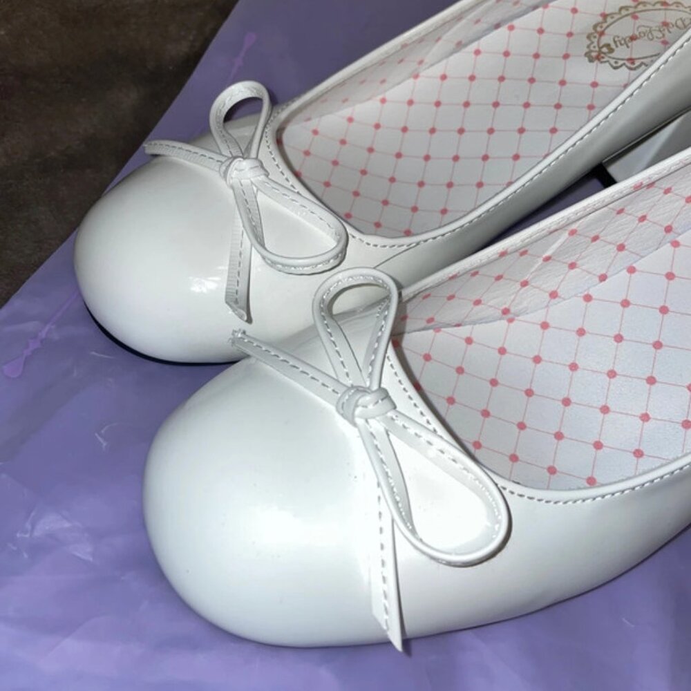 Round toe heels